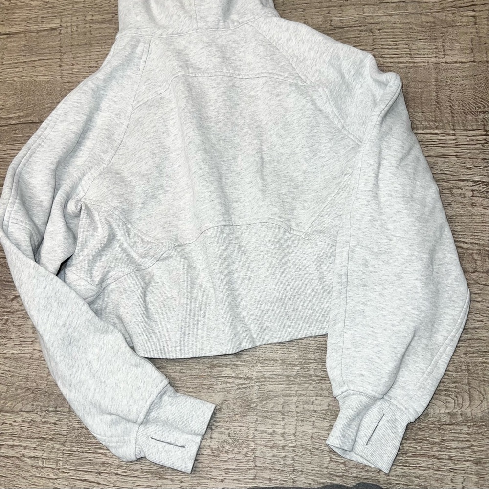 Lululemon Scuba Oversized 1/2 Zip Hoodie
Heathered Core Ultra Light Grey XS/S - Picture 5 of 8